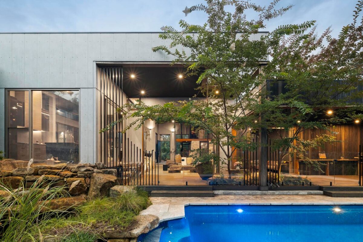 on the market 628-630 Park Road, Park Orchards, VIC 3114
